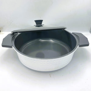4.5 Quart Ceramic Non-Stick Diamond Cut Low Casserole Pot with Lid - White